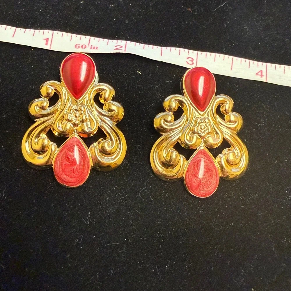 Vintage Gold‎ Tone Red Cabochon Ornate Scroll Drop Statement Earrings Post Back